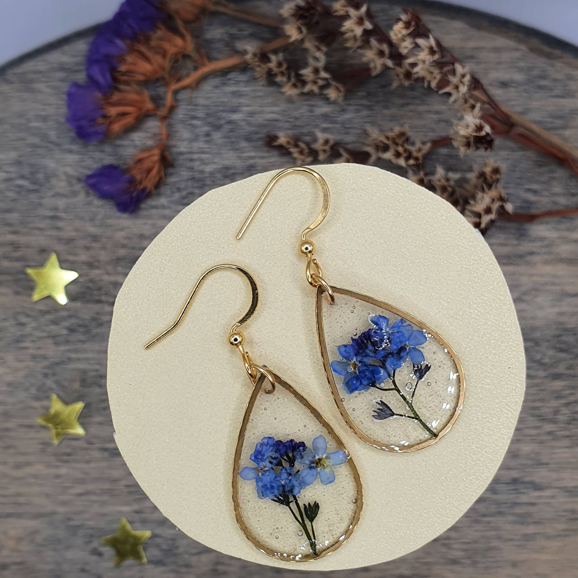 Getrockneter Blumen Ohrring Getrocknete, Blaue Vergissmeinnicht in Klarem Resin | Vintage Look. Gold/Silber Edelstahl Teardrop Anhänger Getrockneter Blumen Ohrring Getrocknete, Blaue Vergissmeinnicht in Klarem Resin | Vintage Look. Gold/Silber Edelstahl Teardrop Anhänger von LittleLuxLabel