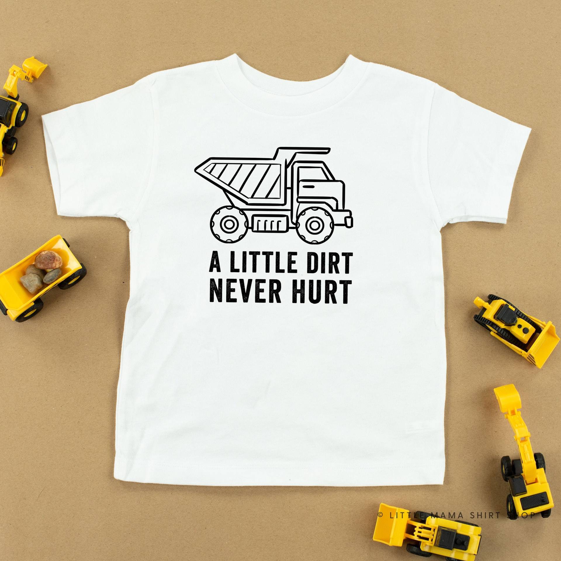 A Little Dirt Never Hurt - Bau | Kinder Shirt Kleiner Jungen Kleinkind Grafik Tees Kipper T-Shirt von LittleMamaShirtShop