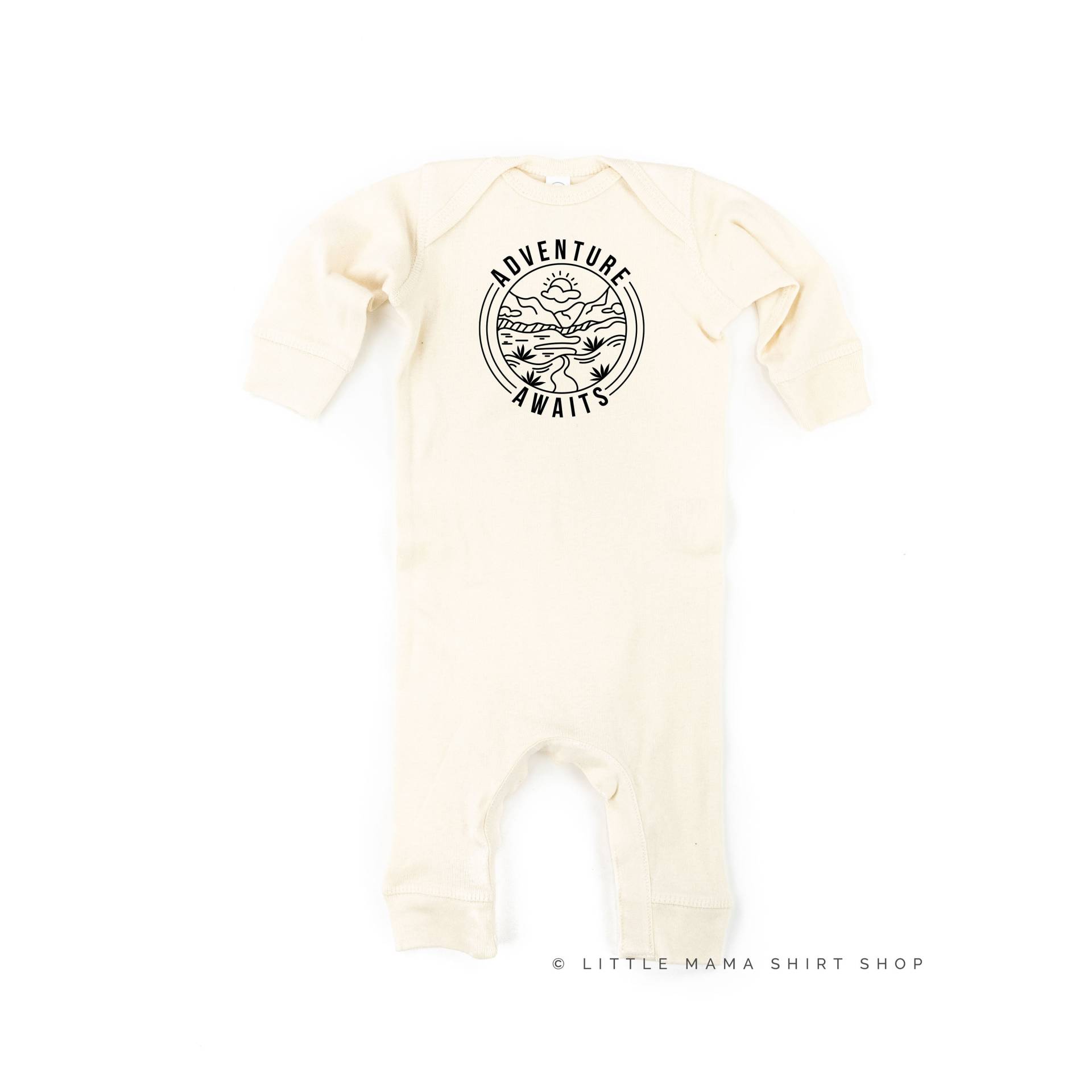 Adventure Awaits | Schlafwagen Baby Body Grafik Tees Strampler Schlafer Camping von LittleMamaShirtShop