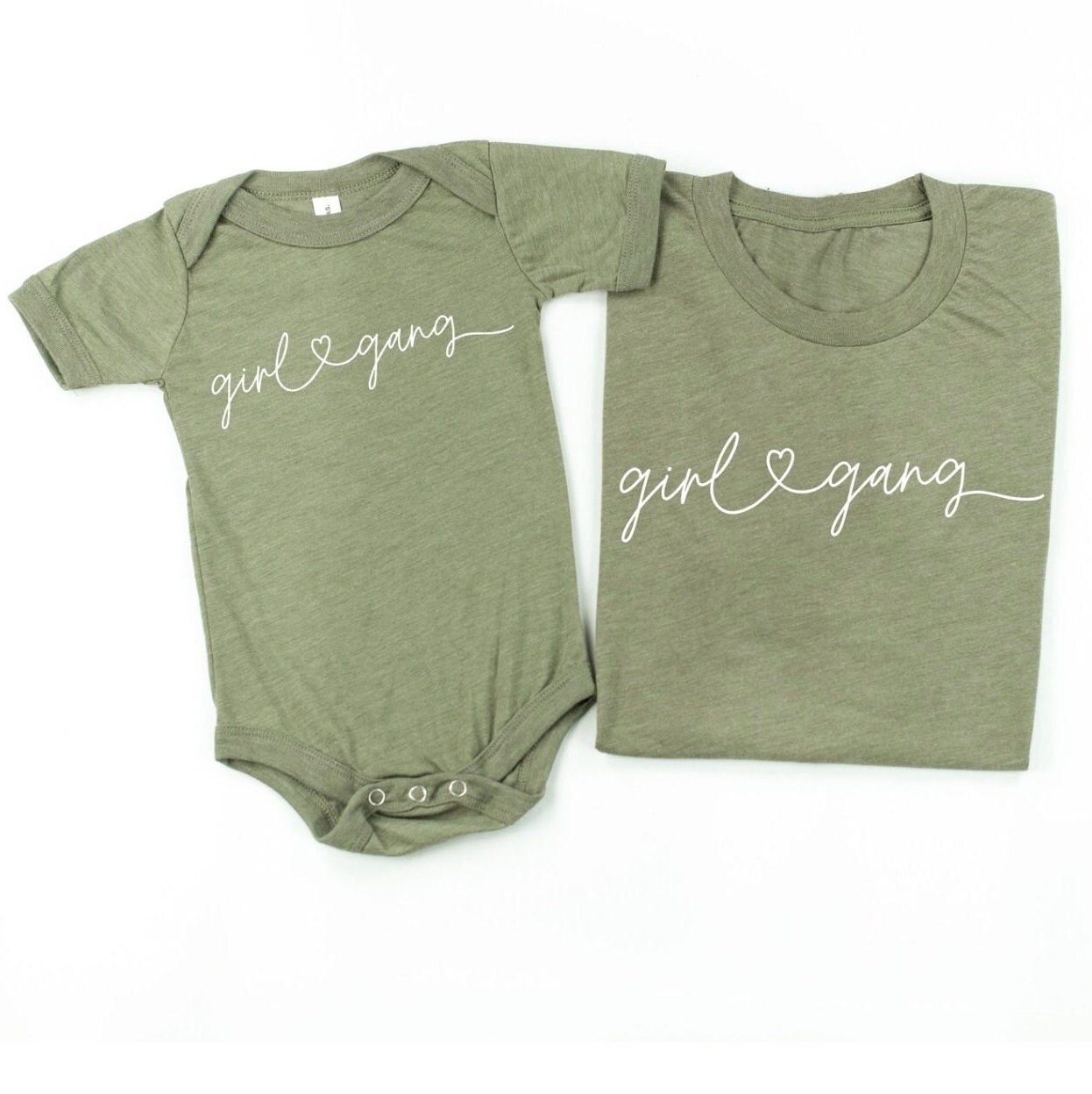 Girl Gang - Neu 2Er Set Olive with White Shirts | Passendes Mutter Tochter Outfit Mama Und Baby Ich Muttertagsgeschenk von LittleMamaShirtShop