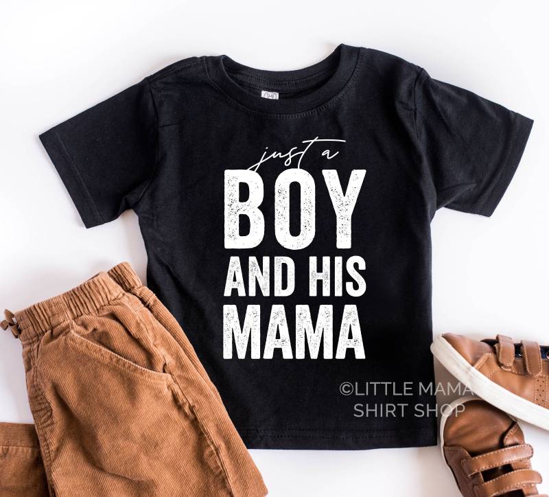 Just A Boy & His Mama © | Kleine Junge Shirts Mamas Kinder Grafik Tees Und Ich von LittleMamaShirtShop