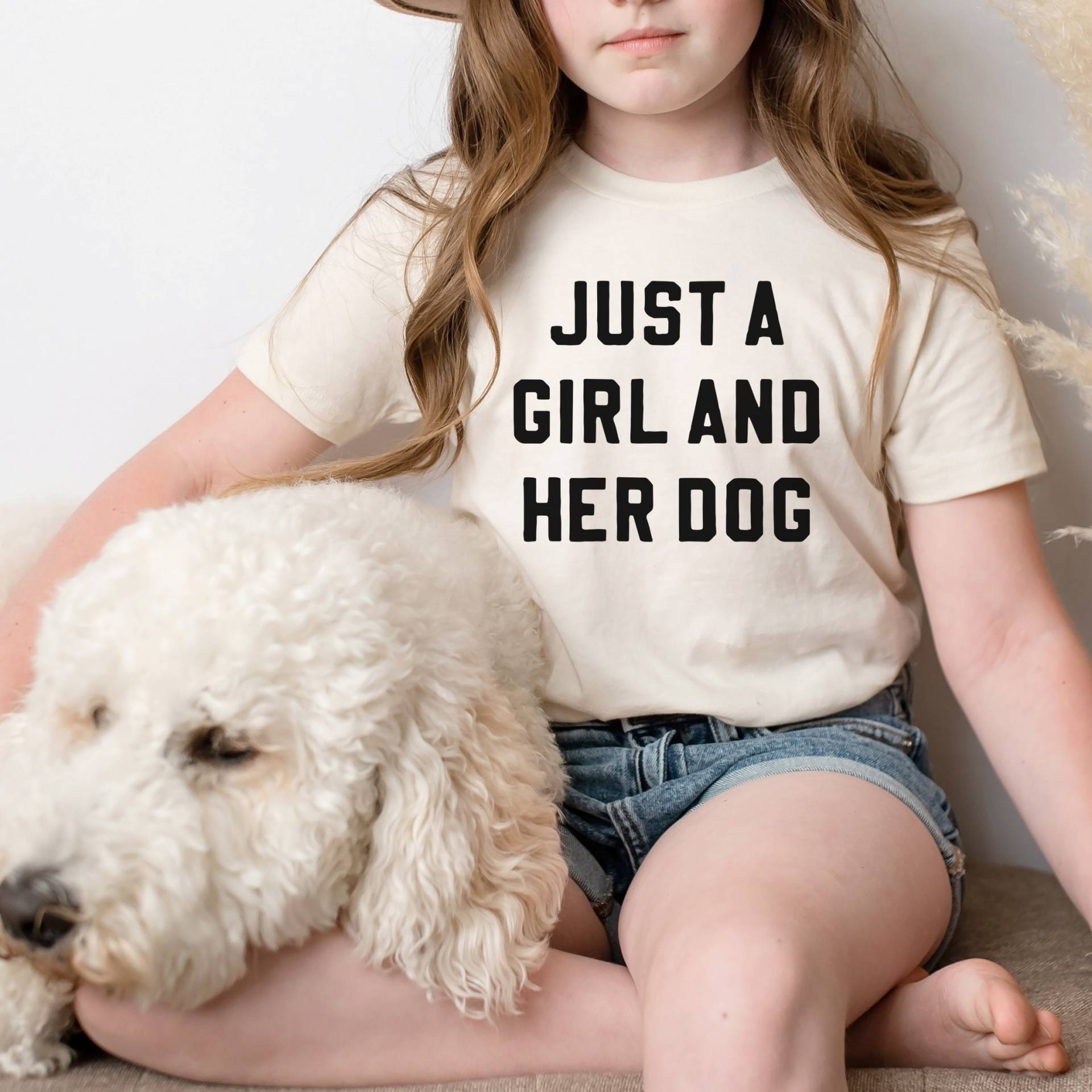 Just A Girl & Her Dog | Kinderhemden Kleines Mädchen Shirt Kleinkind Grafik Tees Hunde Für Kinder von LittleMamaShirtShop