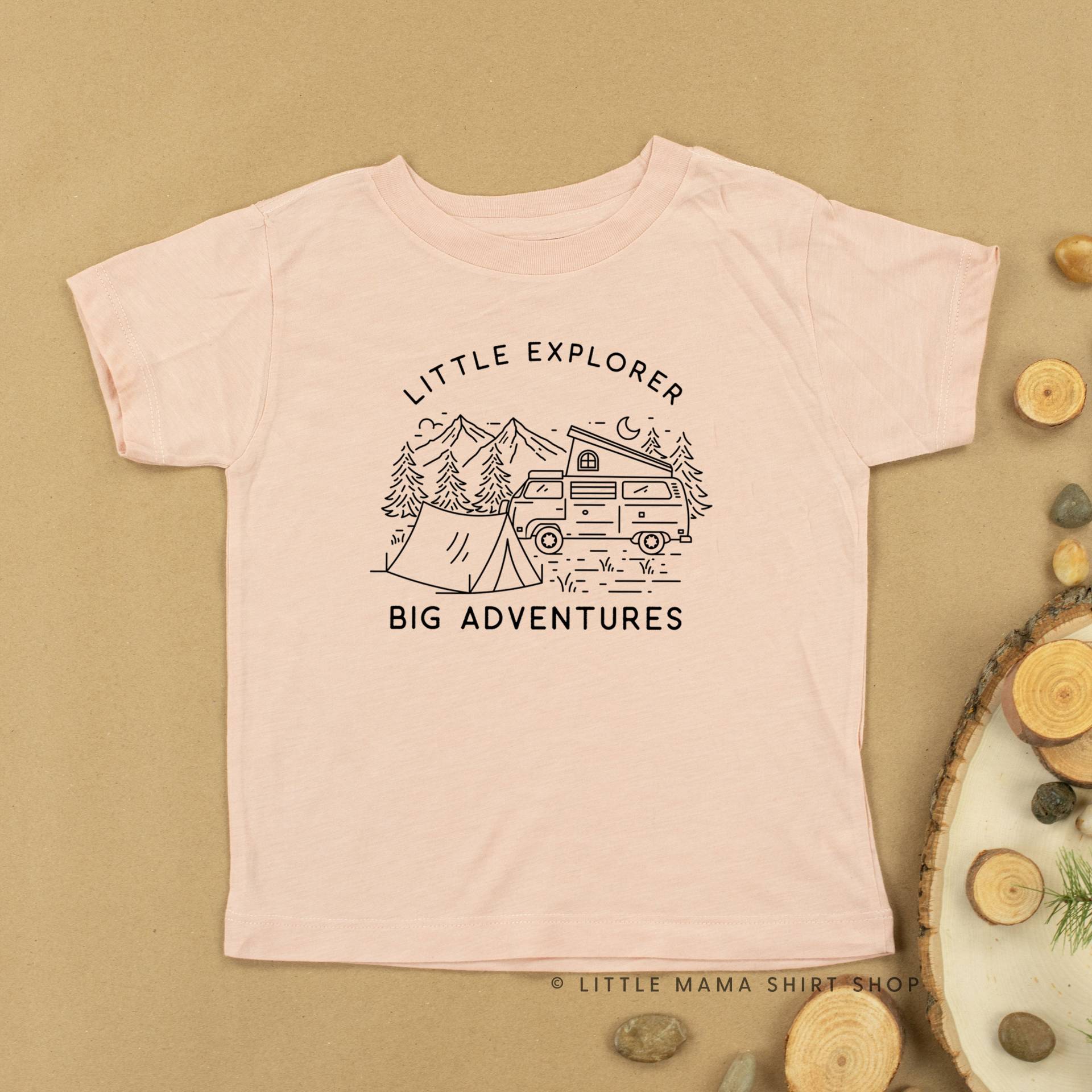 Little Explorer Big Adventures© | Kinderhemden Kinder T-Shirts Grafik Tees Shirts Für Mädchen Jungs Camping von LittleMamaShirtShop