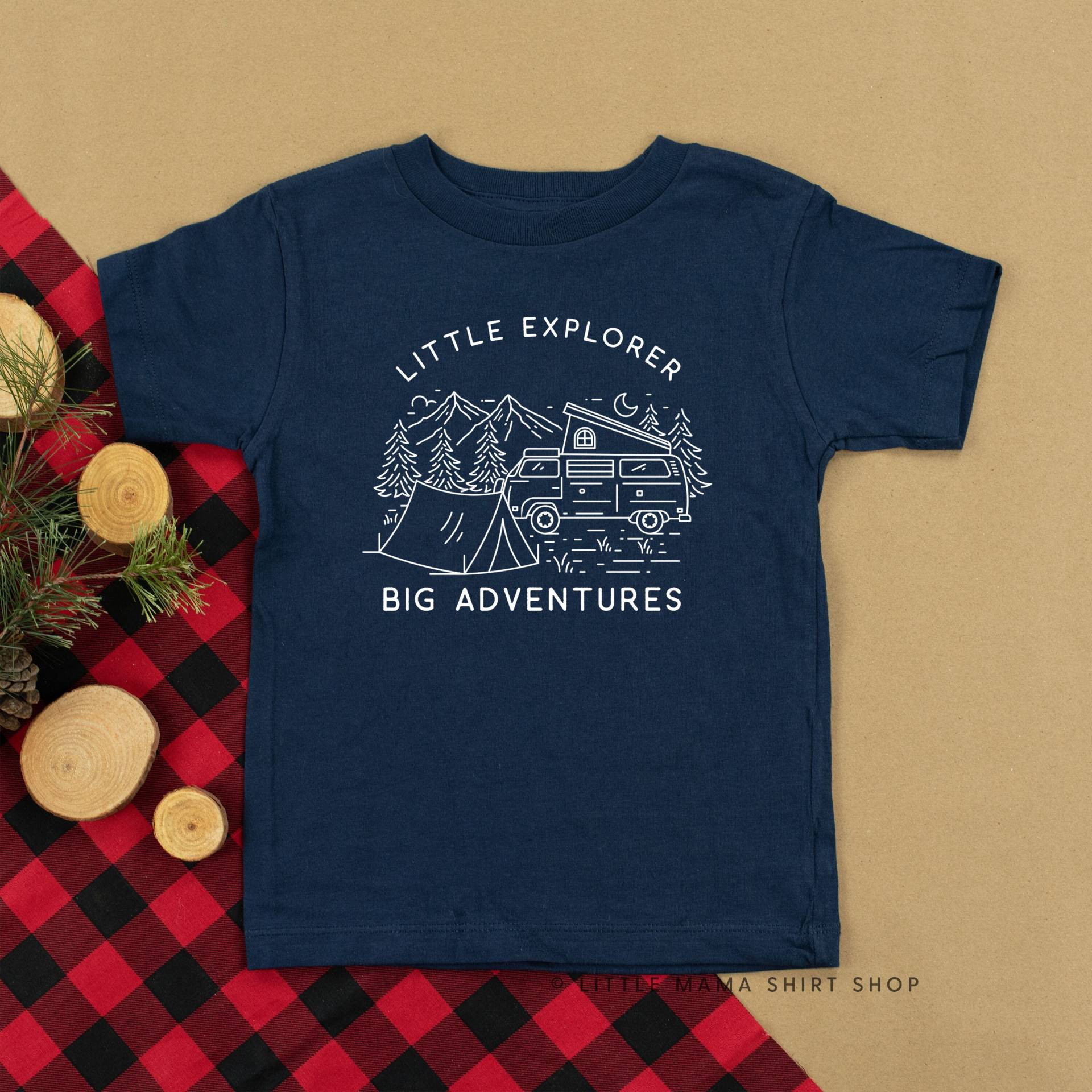 Little Explorer Big Adventures | Kinderhemden Shirts Für Jungs Mädchen Grafik Tees Kinder von LittleMamaShirtShop