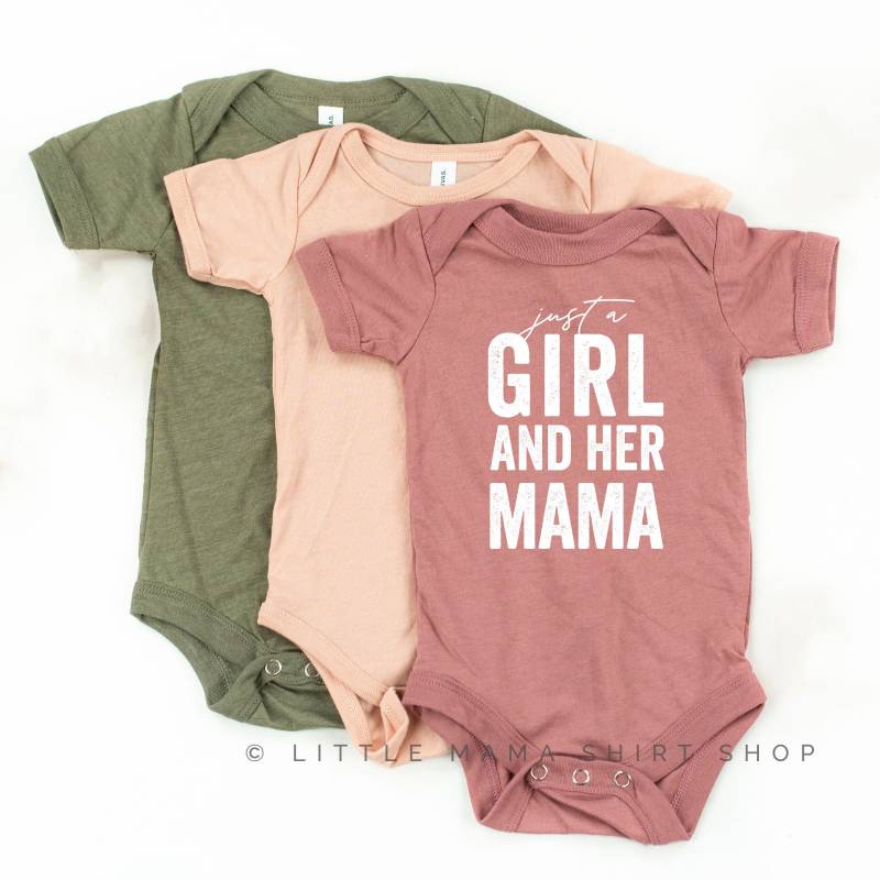 Nur Ein Mädchen Und Ihre Mama © | Baby Shirt Babybody Kleines T-Shirt Baby-Mädchen-Kleidung von LittleMamaShirtShop