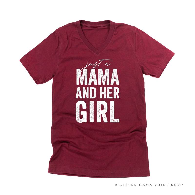 Nur Eine Mama Und Ihr Mädchen © - Unisex T-Shirt | Von Grafik Muttertag Geschenk Für Shirt Mutterschaft von LittleMamaShirtShop