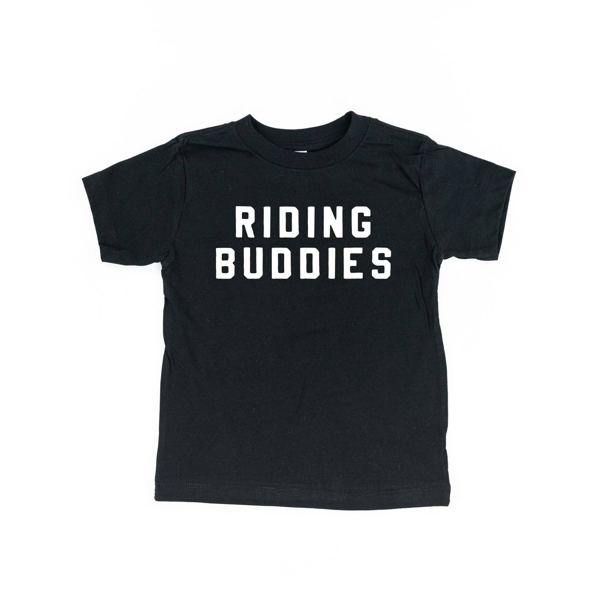 Riding Buddies - Kurzarm Kindershirt | Shirts Für Jungen Mädchen Grafik T-Shirts Kinder von LittleMamaShirtShop