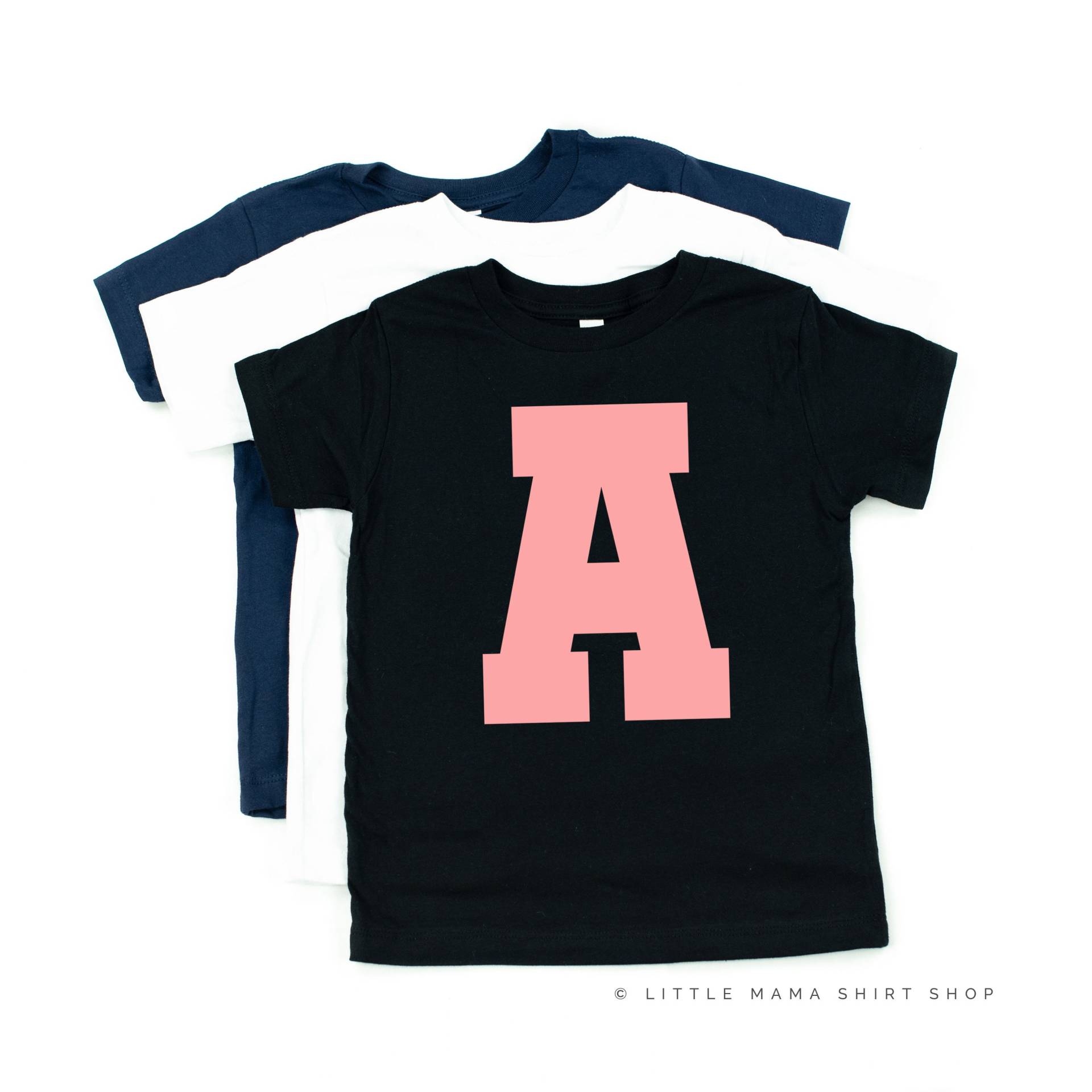 Varsity Initial "A" - Kurzarm Kinderhemd | Zurück in Die Schule Schulhemden Kid Graphic Tees T-Shirts Für Kinder Back To School von LittleMamaShirtShop