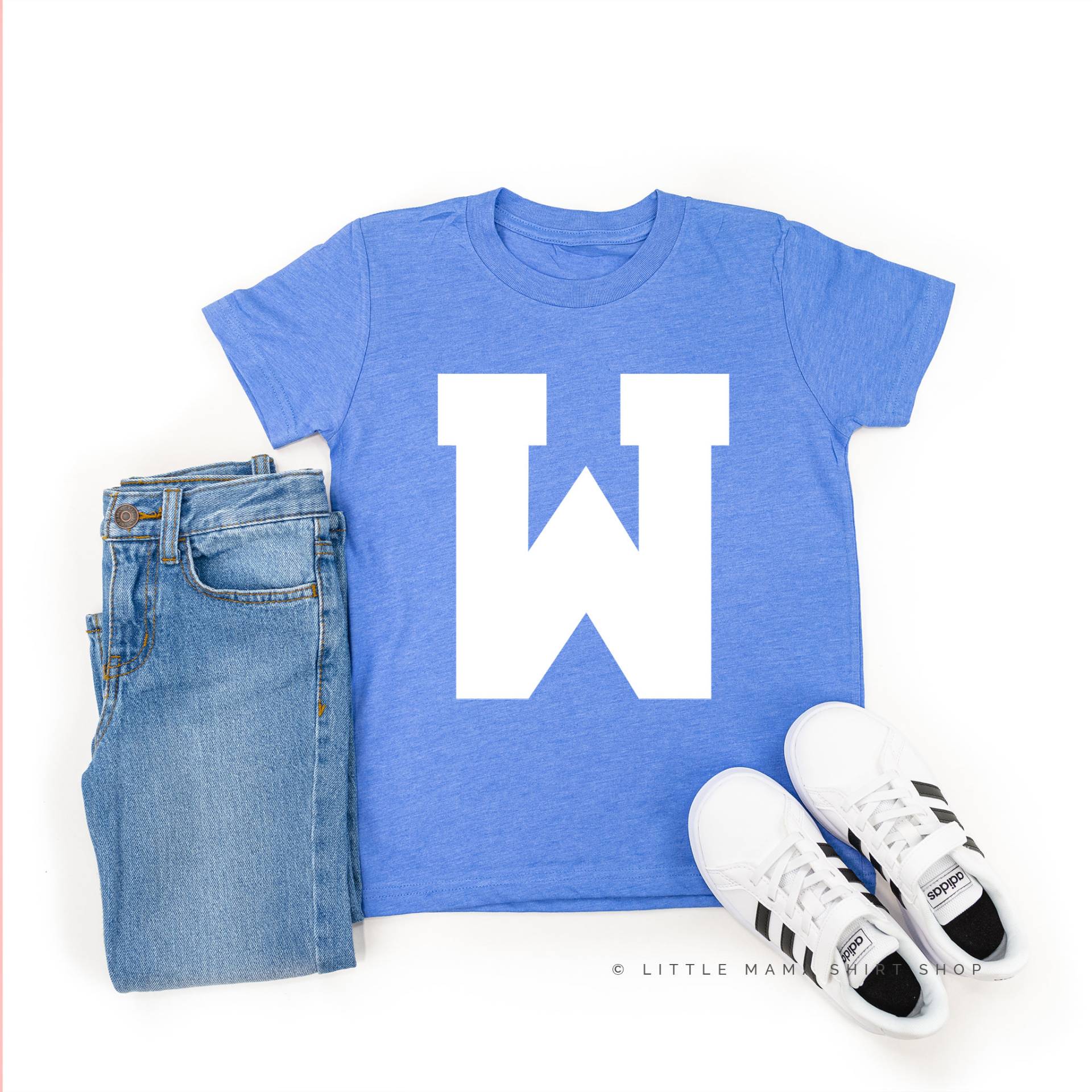 Varsity Initial "W" - Kurzarm Kinderhemd | Zurück in Die Schule Schulhemden Kid Graphic Tees Shirts Für Kinder Back To School von LittleMamaShirtShop