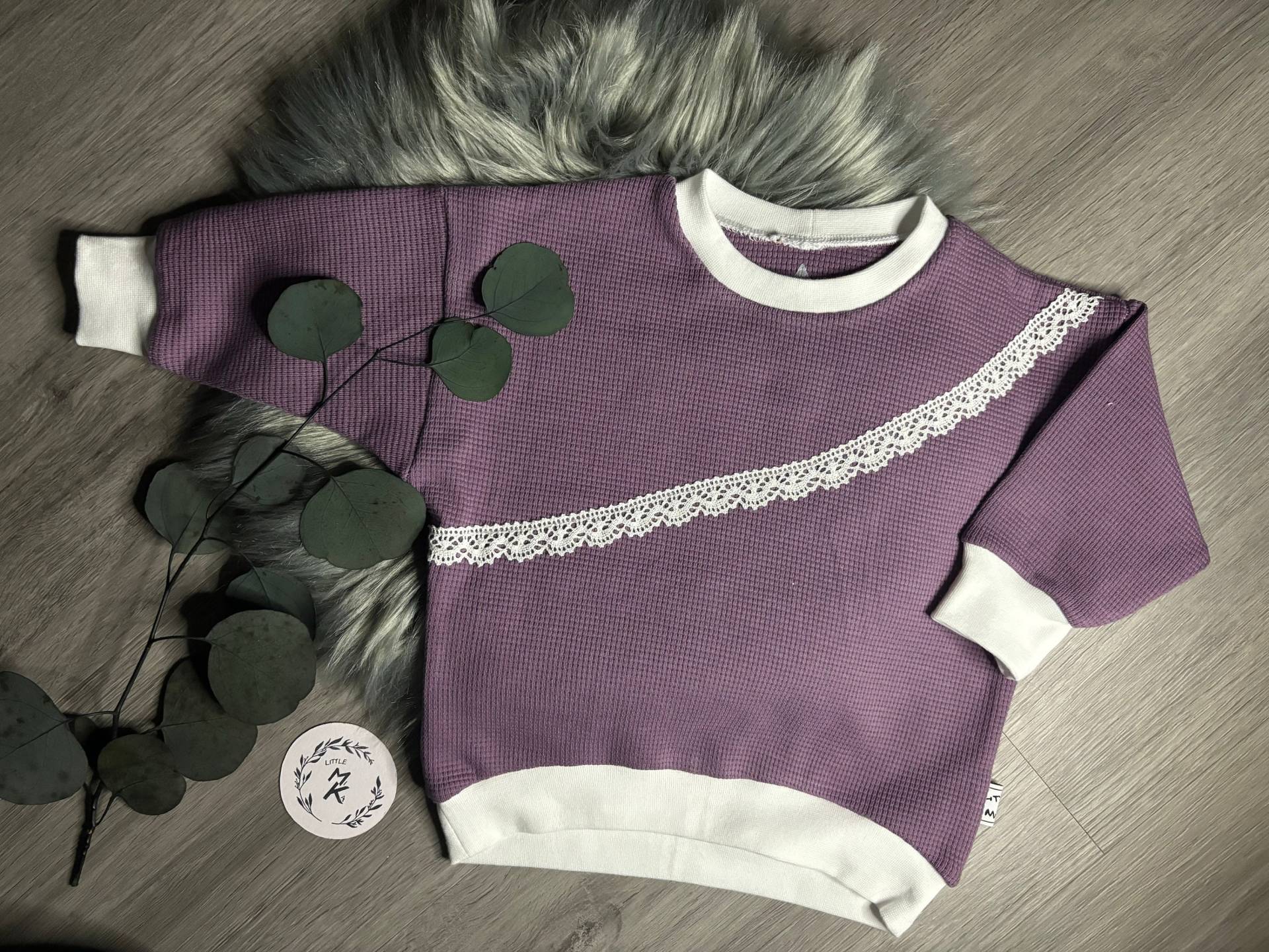 Oversize Sweatergröße 74 Waffeljersey Lilahäckelborte Oversize Sweatergröße 74 Waffeljersey Lilahäckelborte von LittleMiKaShop