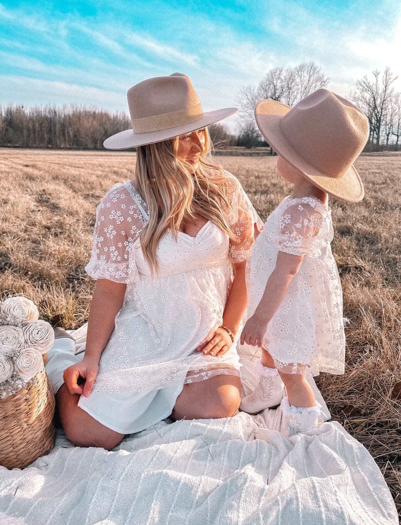 Blumenmädchen Kleid, Mama Und Ich Outfits, Passende Kleider, Familien Matching, Baby, Mutter Tochter, Geschenk Für Frau Blumenmädchen Kleid, Mama Und Ich Outfits, Passende Kleider, Familien Matching, Baby, Mutter Tochter, Geschenk Für Frau von LittleMiaBella