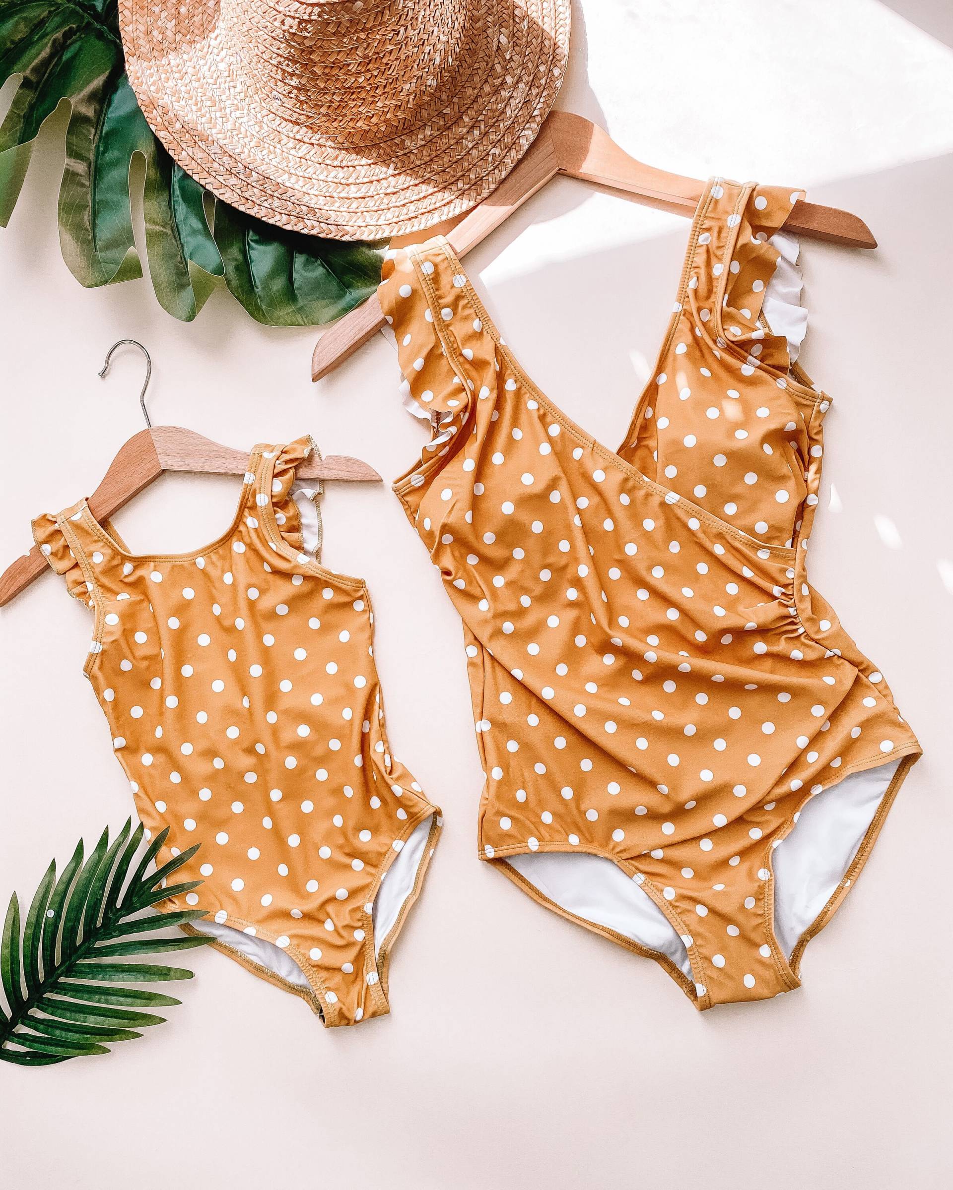 Mustard Polka Dot Mama Und Ich Badeanzug, Bademode, Schwimmen, Mutter Tochter Badeanzüge, Passende Outfits Mustard Polka Dot Mama Und Ich Badeanzug, Bademode, Schwimmen, Mutter Tochter Badeanzüge, Passende Outfits von LittleMiaBella