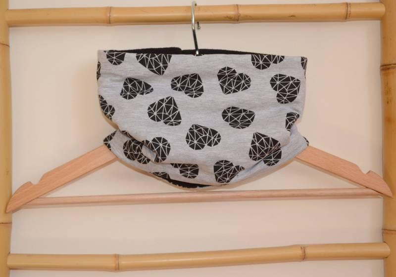 Halswärmer, Schlauchschal Für Babys Und Kinder, Grau Mit Schwarzem Origami-Herz, Schwarzes Fleecefutter von LittleMickyShop