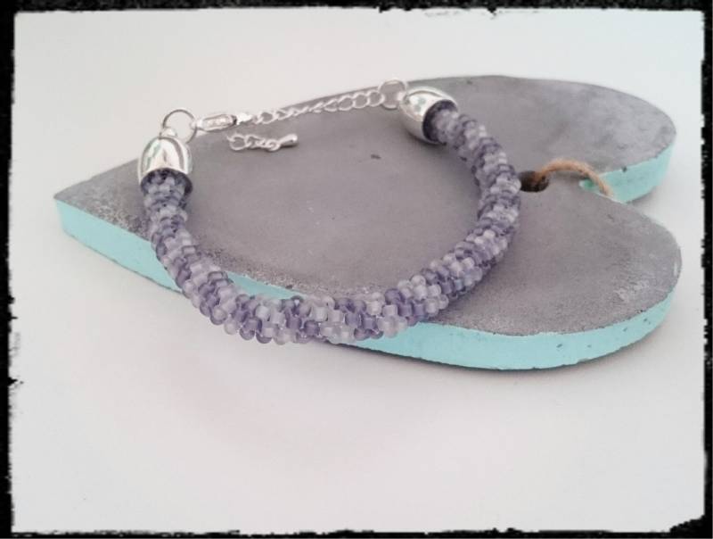 Perlenarmband Rund Gefädelt, Lila/ Weiß von LittleMineShop