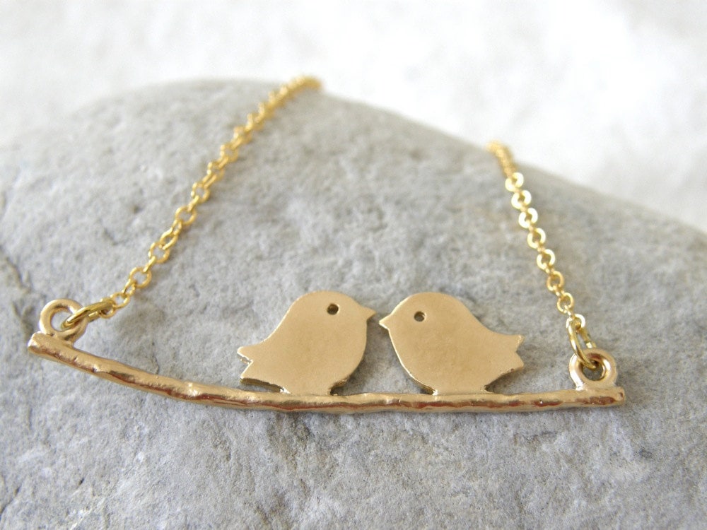 Liebe Vögel Auf Einem Zweig Gold Halskette, Jahrestagsgeschenk, Mama Geschenk, Freund, Schwester, Geburtstag, Geschenk Für Sie Liebe Vögel Auf Einem Zweig Gold Halskette, Jahrestagsgeschenk, Mama Geschenk, Freund, Schwester, Geburtstag, Geschenk Für Sie von LittleMissJDesigns