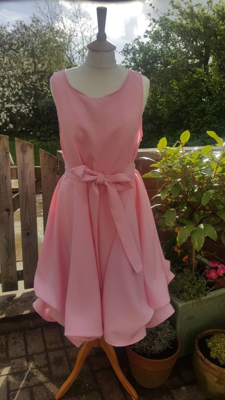 Handgemachte Gerafft Alice Kleid in Süßigkeiten Rosa von LittleMissMuffitShop
