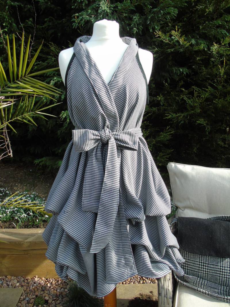 Handgemachte Schwarz Und Weiß Dogtooth Wickeln Kleid von LittleMissMuffitShop