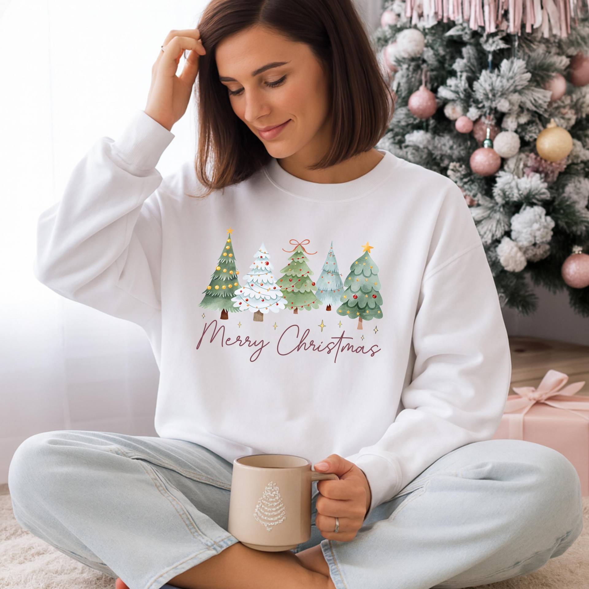 Weihnachts Hoodie Merry Christmas Mit Tannenbäumen | Kuscheliges Xmas Sweatshirt, Geschenk Für Damen Und Herren.weihnachts T-Shirt von LittleMonkeyShopDE