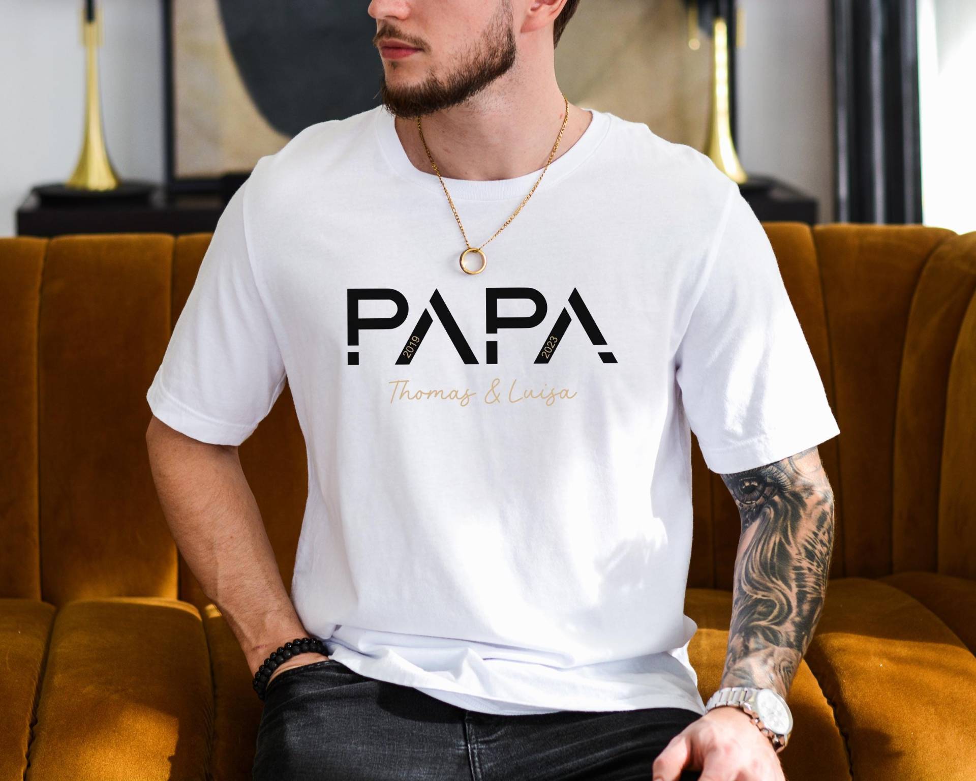 stolzer Papa T-Shirt Personalisiertes Geschenk Mit Namen & Geburtsjahr Der Kinder.perfektes Vatertagsgeschenkpersonalisiertes Geschenk von LittleMonkeyShopDE