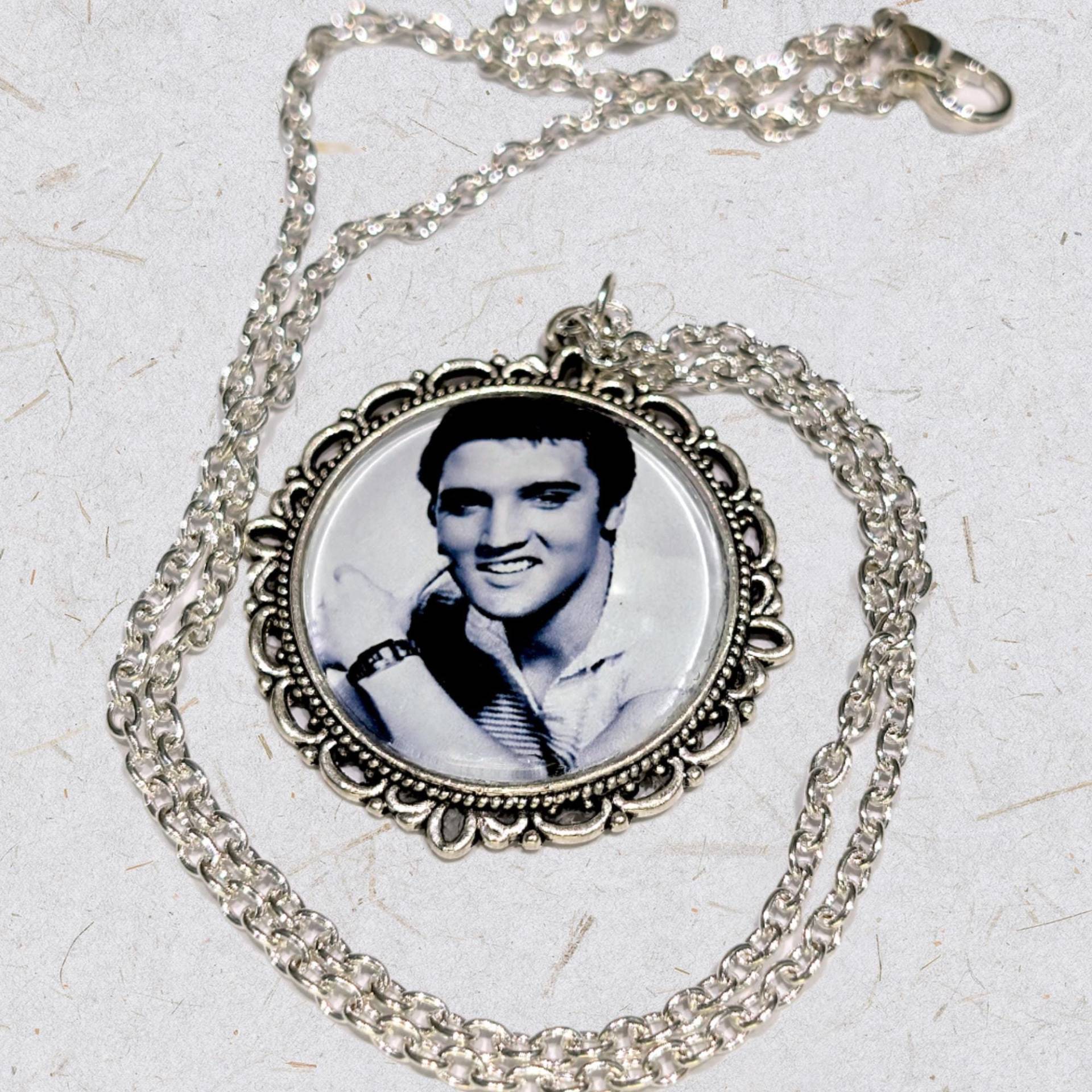 Elvis Presley Anhänger Halskette - Elvis Fan Geschenke Schmuck Glas Sterling Silber Portrait Elvis Presley Anhänger Halskette - Elvis Fan Geschenke Schmuck Glas Sterling Silber Portrait von LittleMonsterClub