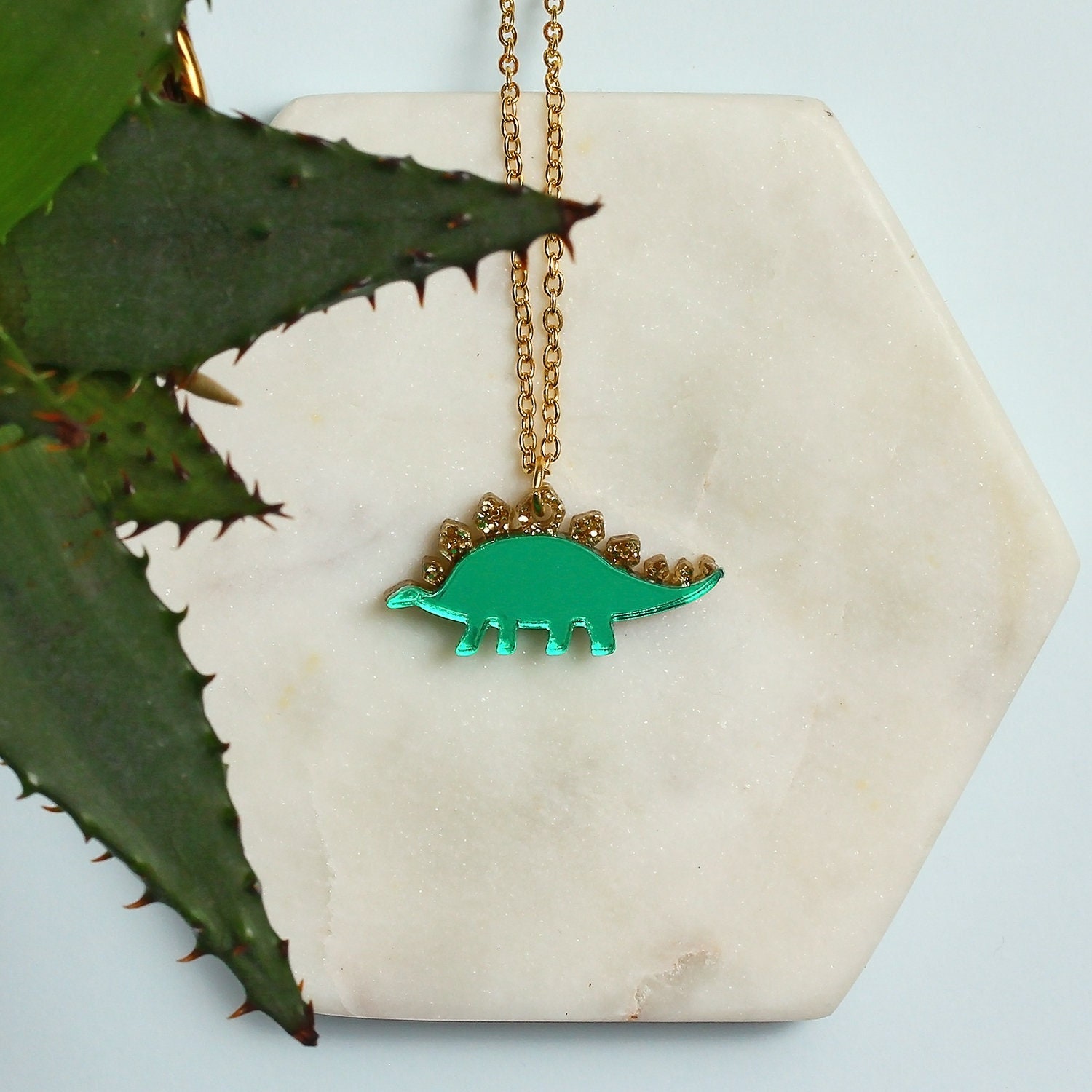 Dinosaurier Charm Halskette | Stegosaurus Kette Gold Glitzer Und Gespiegelter Grüner Handgemachte Liebhaber Geschenk von LittleMooseJewellery
