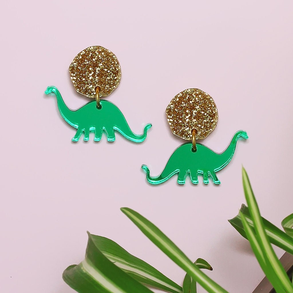 Glitzer Dinosaurier Ohrringe | Schmuck Spiegelgrüne Perspex Apatosaurus Lasercut Ohrstecker von LittleMooseJewellery