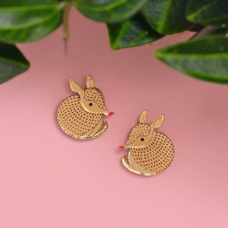 Gold Gürteltier Ohrstecker Gold Gürteltier Ohrstecker von LittleMooseJewellery