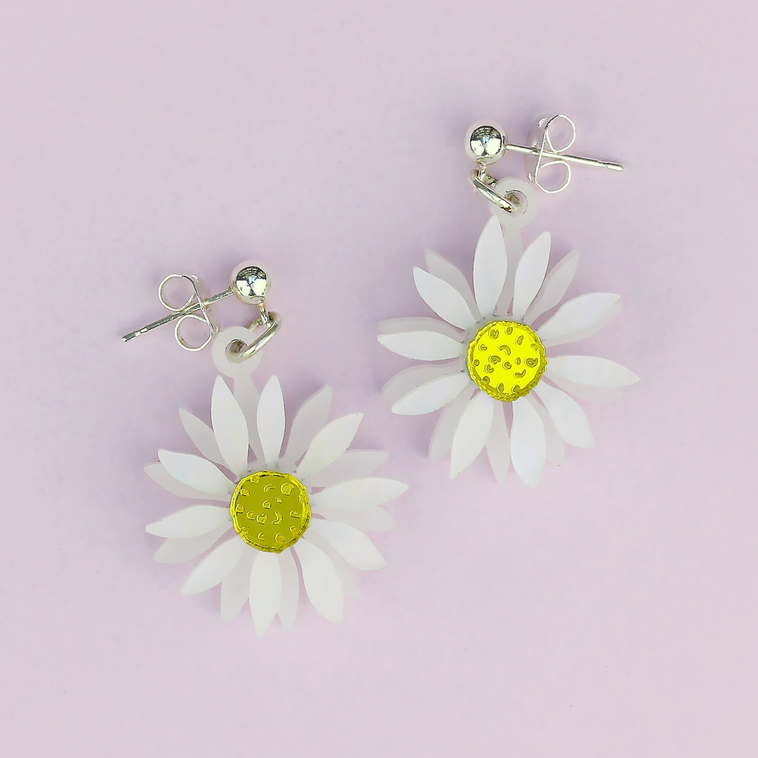 Perlmutt Gänseblümchen Ohrringe | Ohrringe| Witzige Handgemachte Blumen Pflanzenliebhaber Geschenk Für Gärtner von LittleMooseJewellery