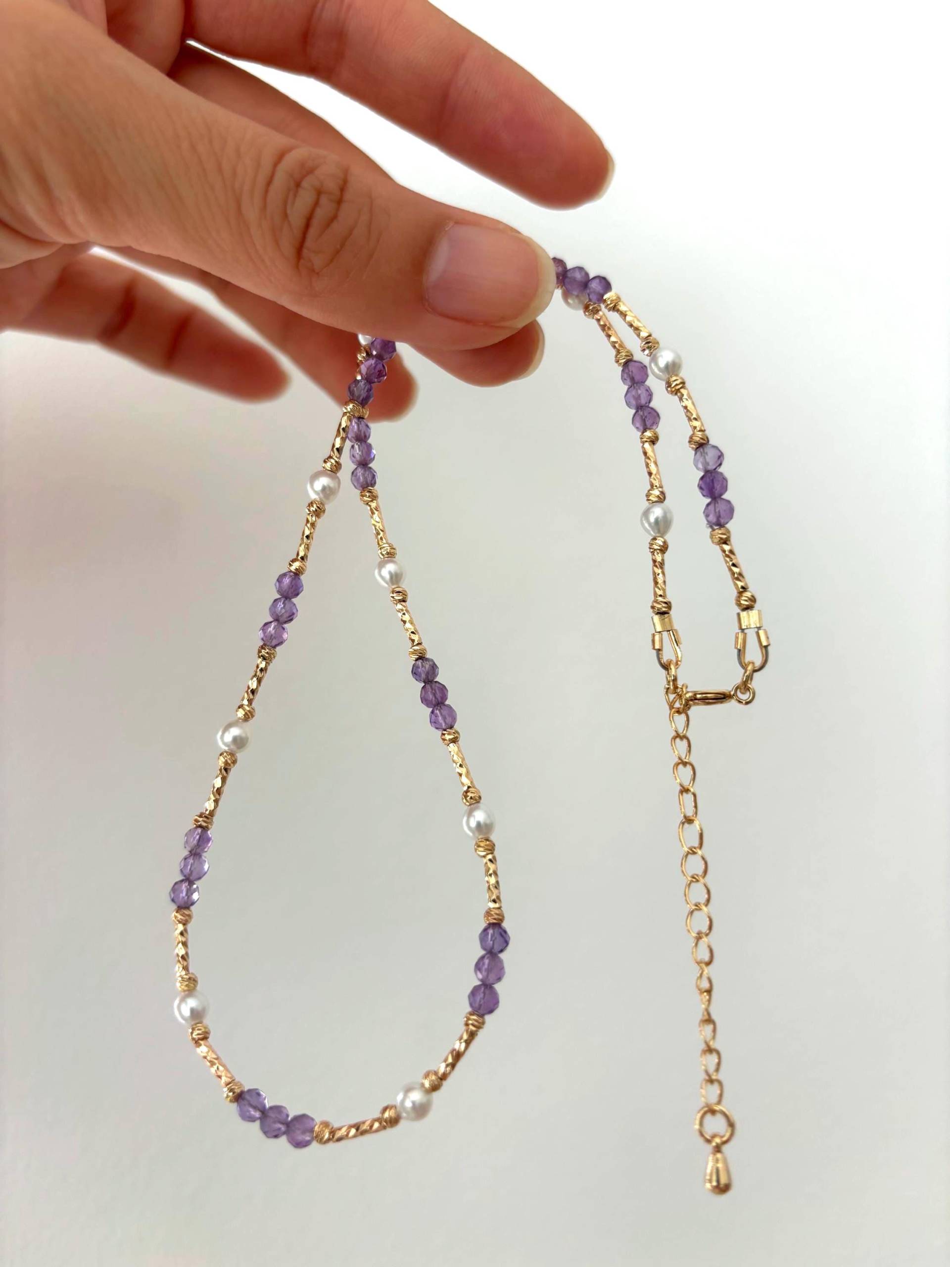 Handfertig Halskette - Amethyst & Süßwasserperlen 40+5 cm Handfertig Halskette - Amethyst & Süßwasserperlen 40+5 cm von LittleOliveJewerly