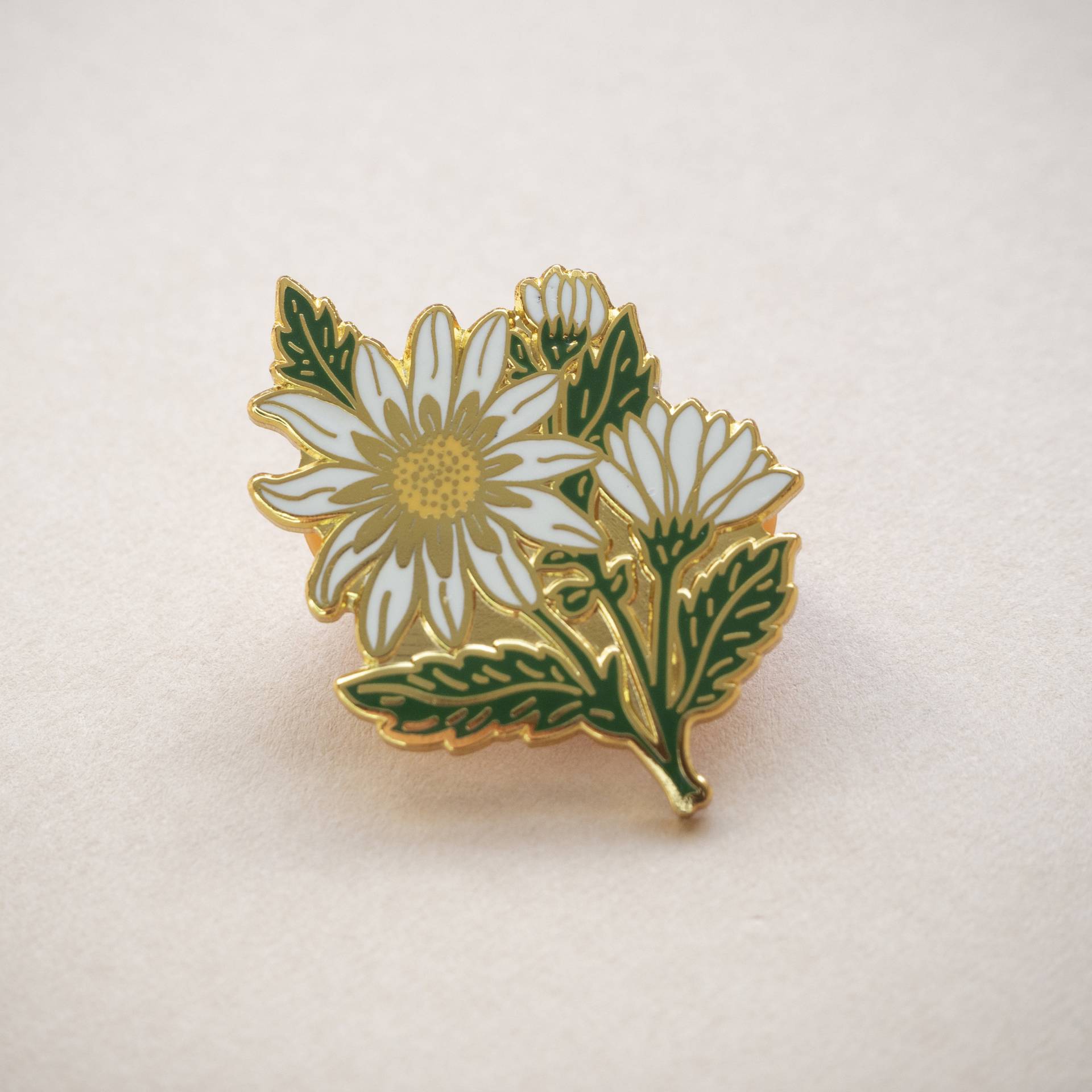 Daisy Blume Emaille Pin | Anstecknadel Hard Anstecker Blumen Abzeichen Kleine Paisley Designs Daisy Blume Emaille Pin | Anstecknadel Hard Anstecker Blumen Abzeichen Kleine Paisley Designs von LittlePaisleyDesigns