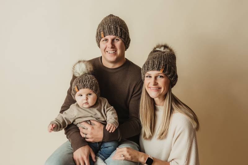 Wählen Sie Ihre Farben - Kunstpelz Pom Mützen Mama Papa Und Ich Passende Hüte Strickmütze Made To Order Handgemacht Gestrickt von LittlePinkRibbons