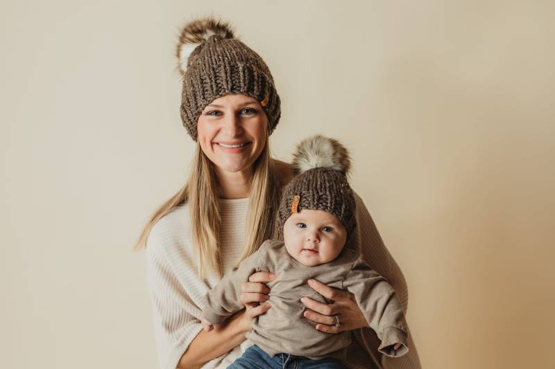 Wählen Sie Ihre Farben - Kunstpelz Pom Mützen Mama Und Ich Passende Hüte Strickmütze Made To Order Baby Handgemacht Gestrickt von LittlePinkRibbons