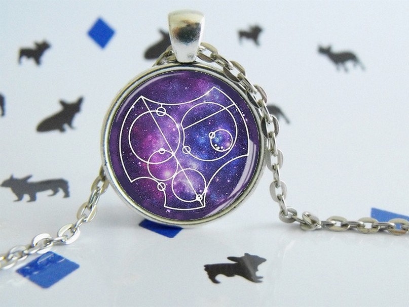 Ich Liebe Dich Auf Galliifreyan - Halskette Mit Rundem Anhänger Dr. Who Glascabochal Etsy-Geek-Geschenk Schmuckgeschenk Galaxie Romantisch von LittlePopBoutique