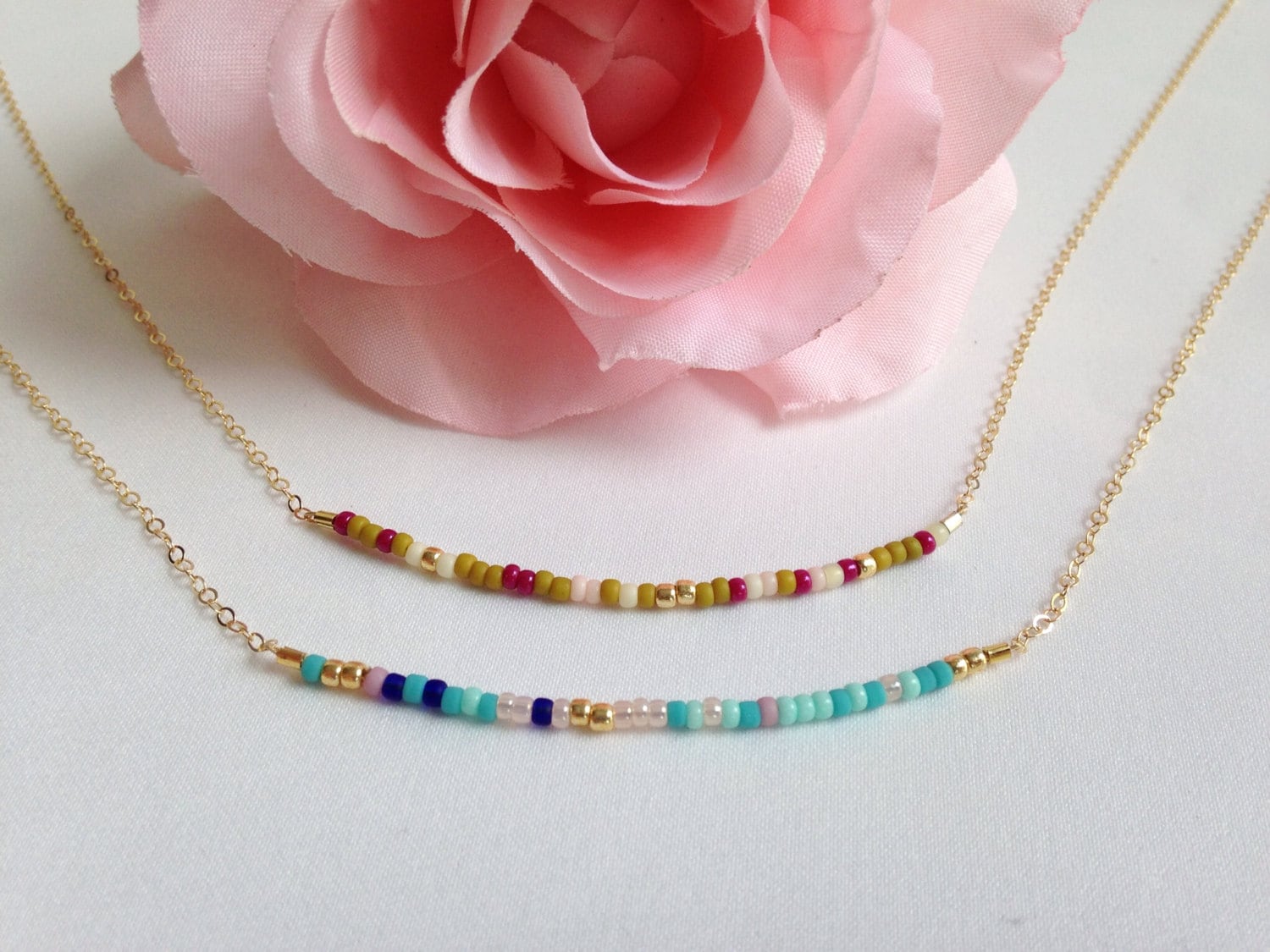 Bunte Rocailles Perlenkette Gold-Gefüllter Layering Boho Chic von LittleRabbitJewelry