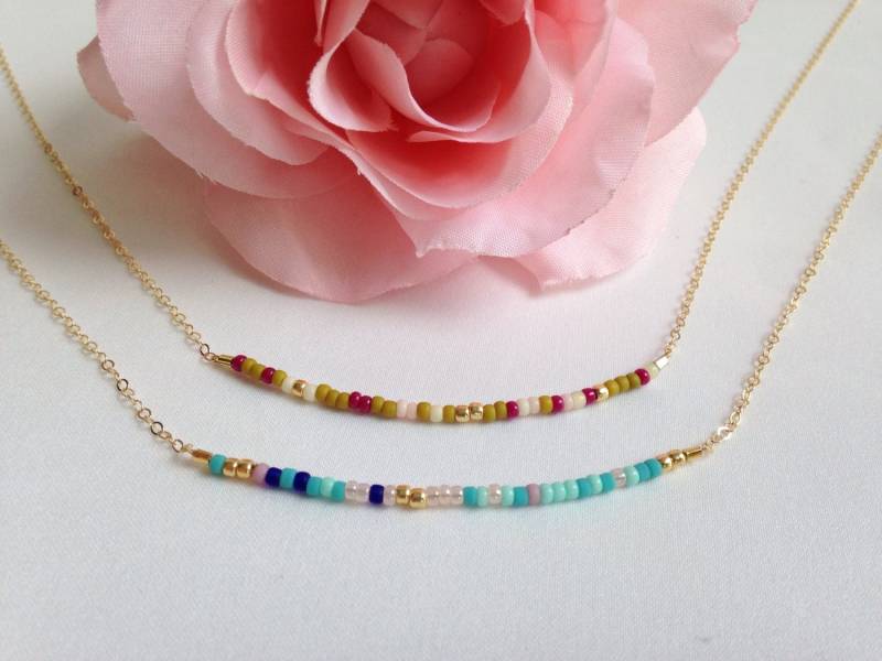 Bunte Rocailles Perlenkette Gold-Gefüllter Layering Boho Chic Bunte Rocailles Perlenkette Gold-Gefüllter Layering Boho Chic von LittleRabbitJewelry