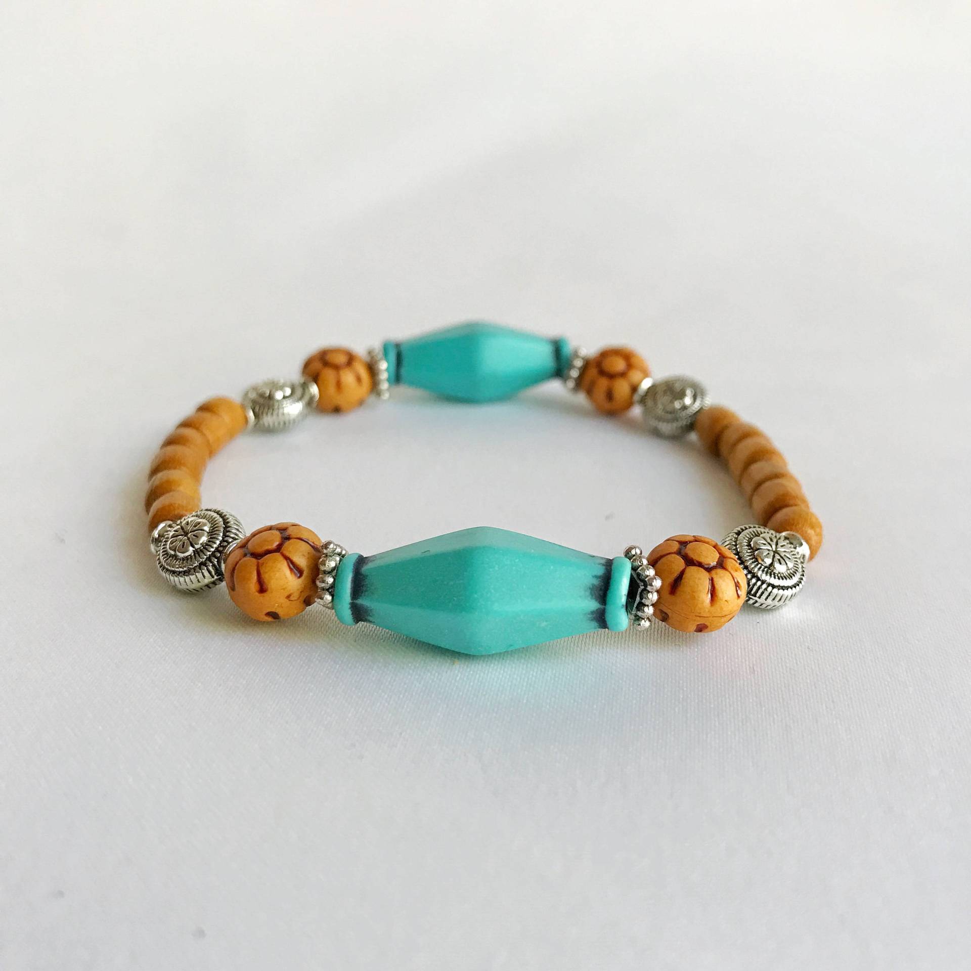 Chunky Holzperlenarmband Blau, Silber, Und Karamell Boho Schmuck von LittleRabbitJewelry