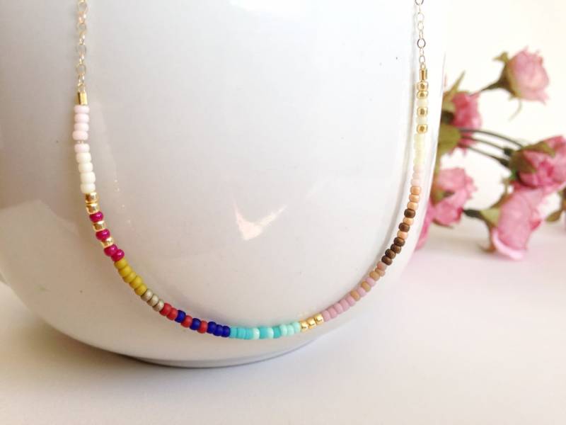 Regenbogen Rocailles Perlenkette Dünne Boho Layering Halskette von LittleRabbitJewelry