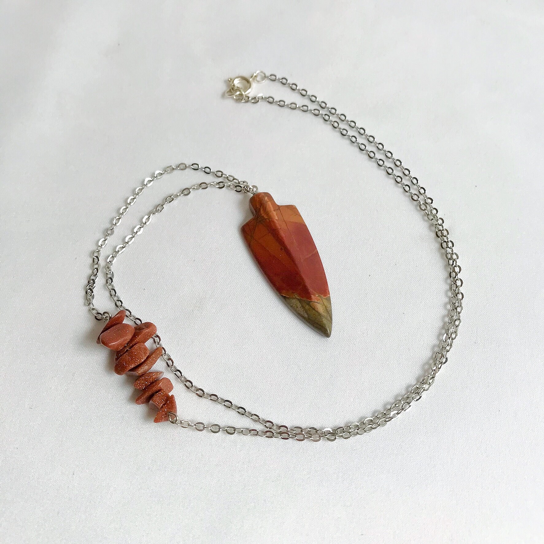 Roter Jaspis Pfeilspitze Halskette Boho Goldstone Edelstein Splitterkette von LittleRabbitJewelry