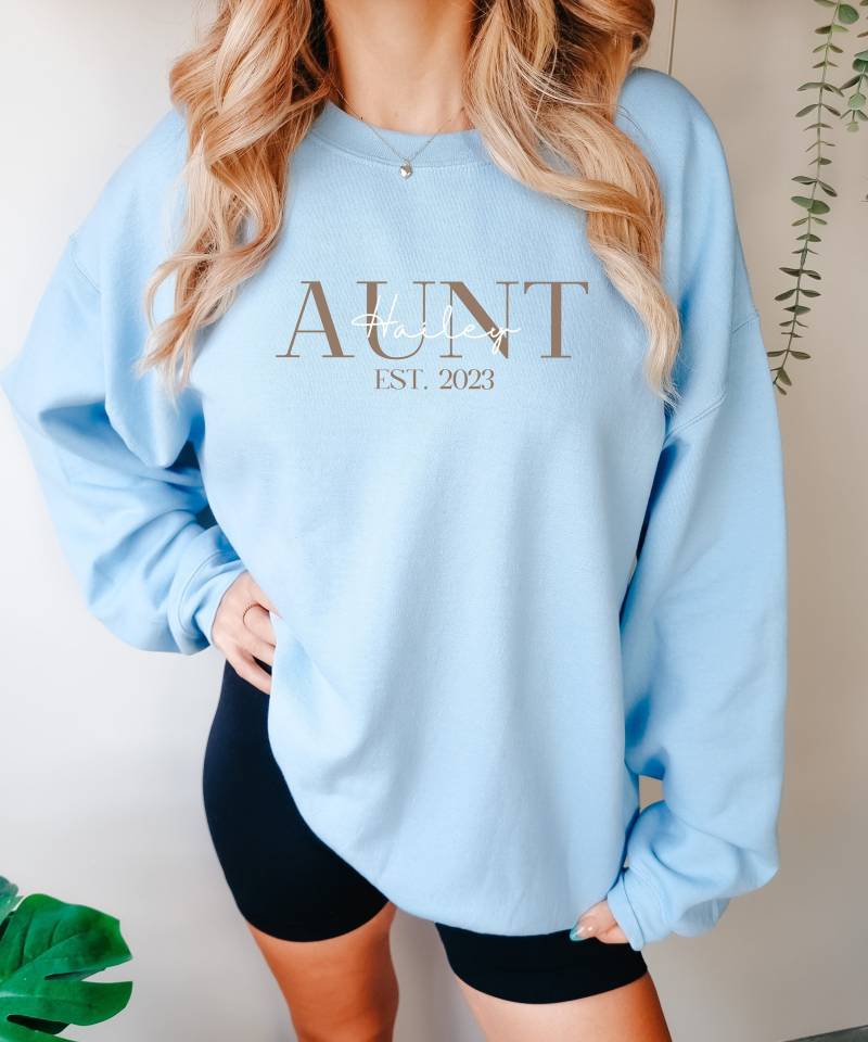 Custom Aunt Est 2023 Sweatshirt, Sweater, Personalized Gift, Customized Auntie von LittleRioDesigns