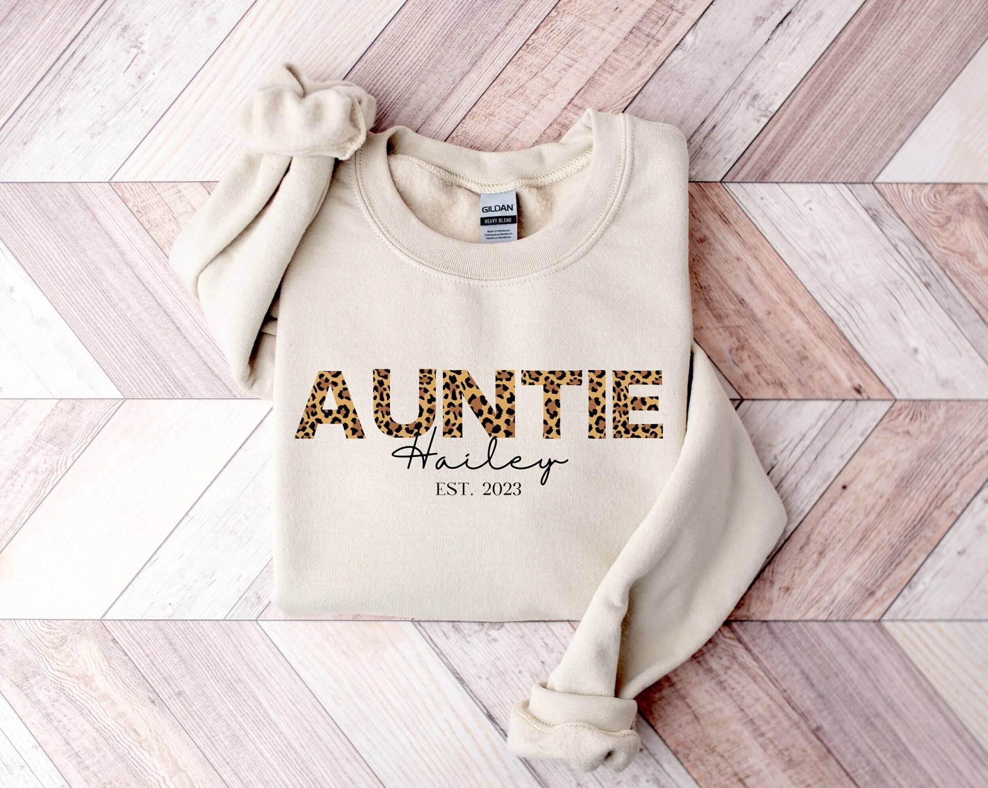 Custom Aunt Est 2023 Sweatshirt, Sweater, Personalized Gift, Customized Auntie von LittleRioDesigns
