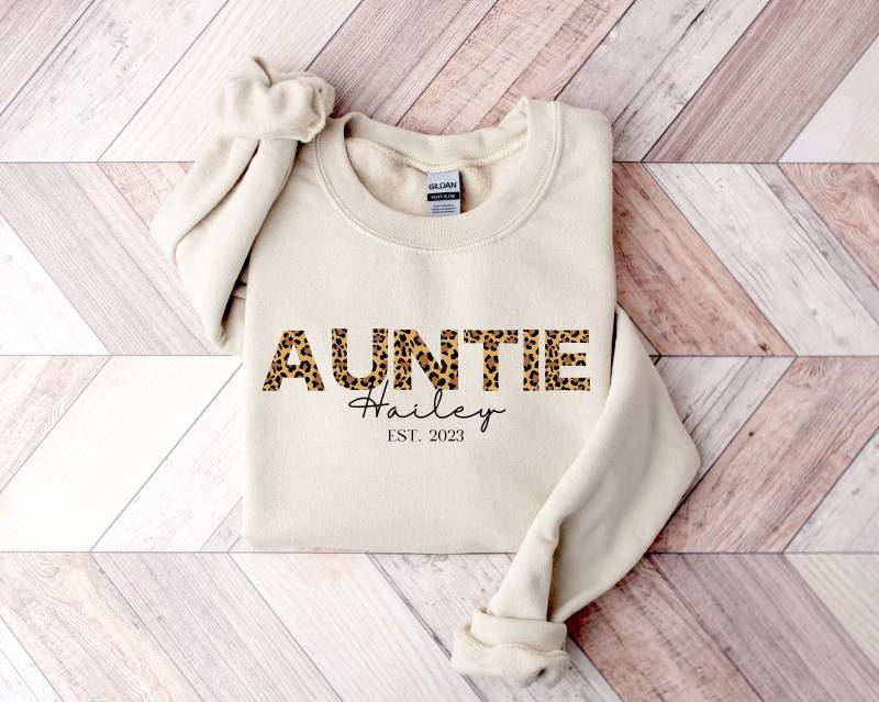 Custom Aunt Est 2023 Sweatshirt, Sweater, Personalized Gift, Customized Auntie von LittleRioDesigns