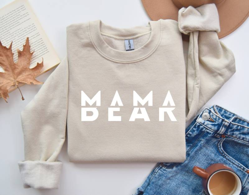 Mama Bear Sweatshirt, Boy Crewneck, Mum Sweater, Shirt, First Time Mom Gift von LittleRioDesigns