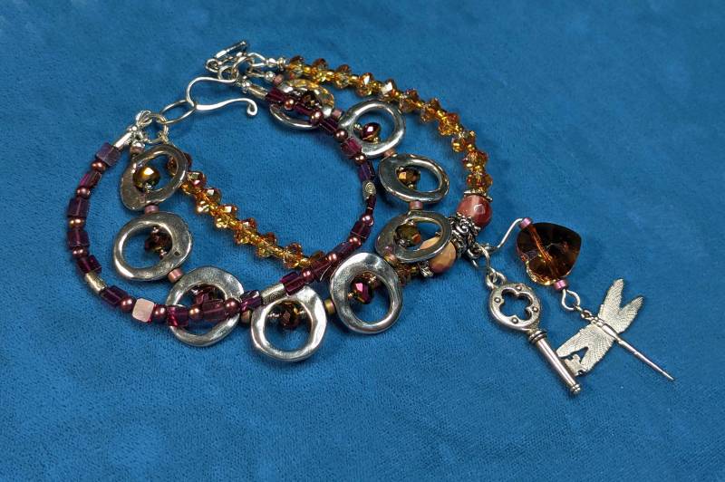 Schlüssel Zu Meinem Herzen - Charm-Armband Aus Sterlingsilber, Rotem Granat Und Perle Schlüssel Zu Meinem Herzen - Charm-Armband Aus Sterlingsilber, Rotem Granat Und Perle von LittleRiverDesignsNH