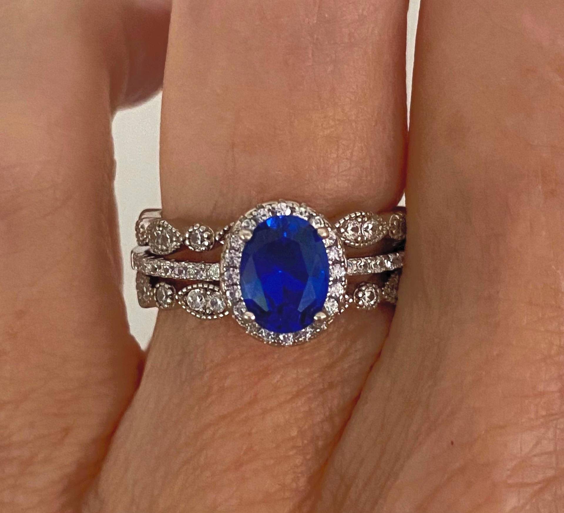 Oval Saphir Verlobungsring Set Sterling Silber Halo, Diamantsimulanten Oval Saphir Verlobungsring Set Sterling Silber Halo, Diamantsimulanten von LittleSAS