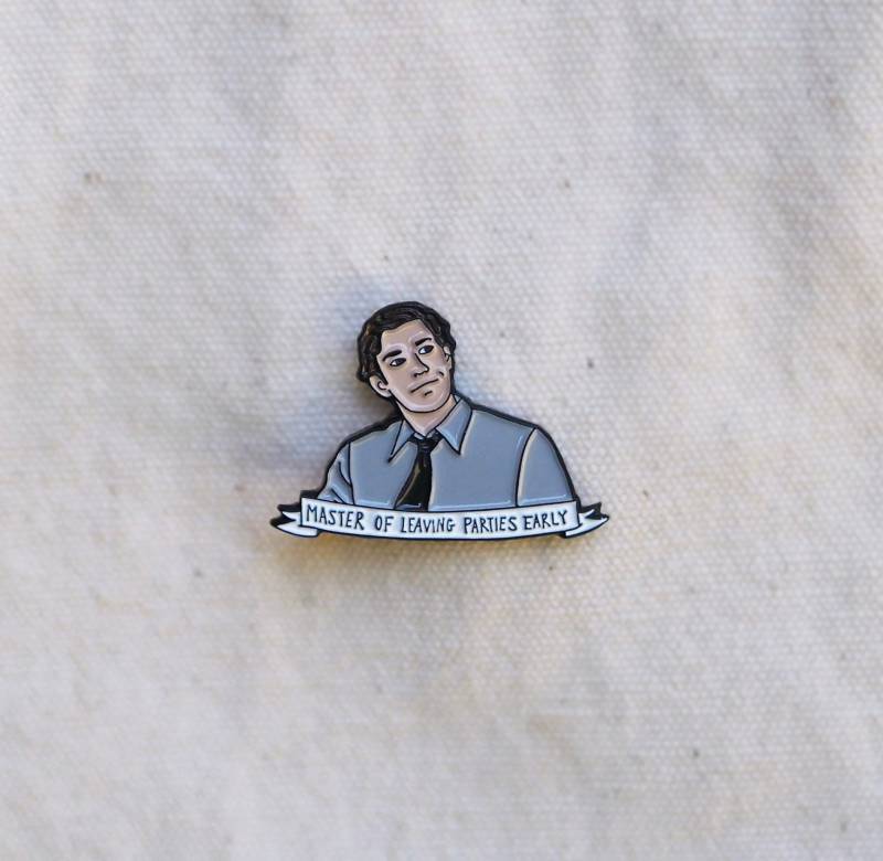 Jim Halpert "Master Of Leaving Parties Early" - Emaille Pin Jim Halpert "Master Of Leaving Parties Early" - Emaille Pin von LittleSeekerPins