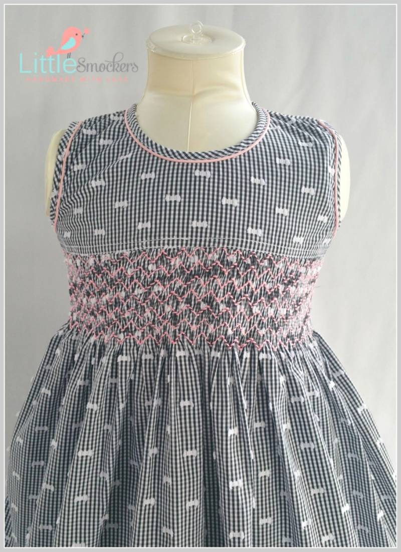 Wunderschöne Schwarz-Weiß Karierter Hand Smok Kleid von LittleSmock