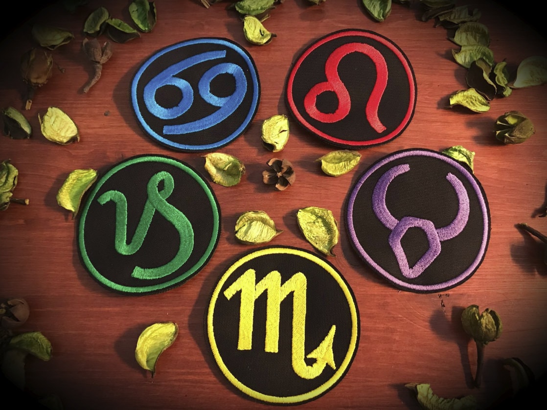 Gestickte Patches Zeichen Tierkreis - Wicca Wiccan Heidentum Stickerei Hexe Ritual Magie Zauberer Tierkreisplaneten Astrologie von LittleSorcerer