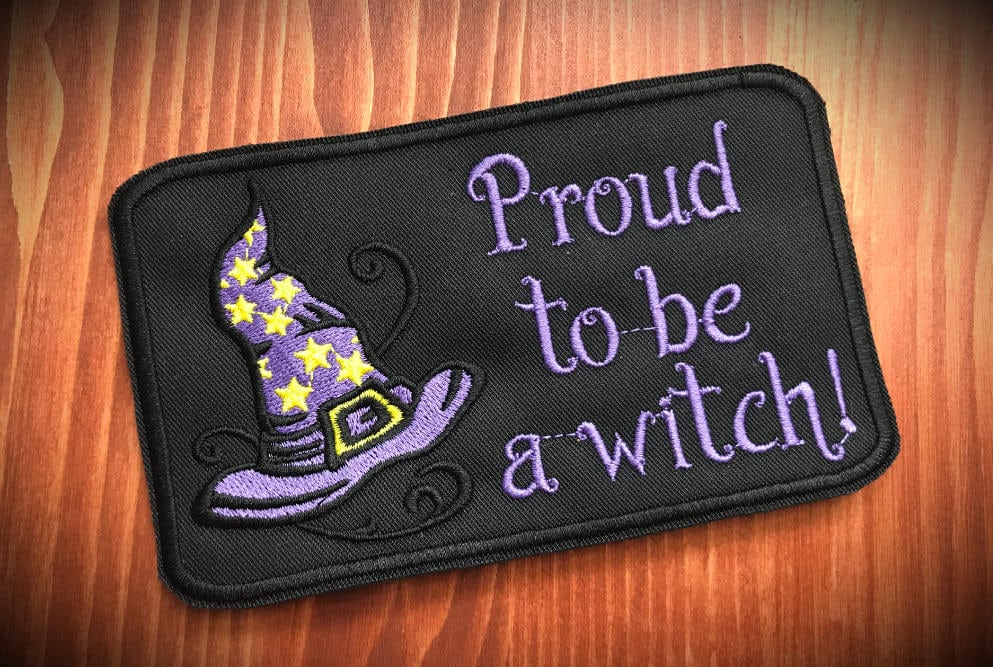 Gestickter Aufnäher "Stolz Darauf, Eine Hexe Zu Sein" - Wicca Wiccan Heidentum Stickerei Ritual Magie Zauberer Stolz von LittleSorcerer