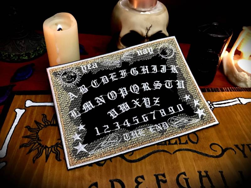 Selbstklebender Gestickter Patch "Spirit Board" - Wicca Wiccan Heidentum Stickerei Hexe Ritual Magie Zauberer Ouija von LittleSorcerer