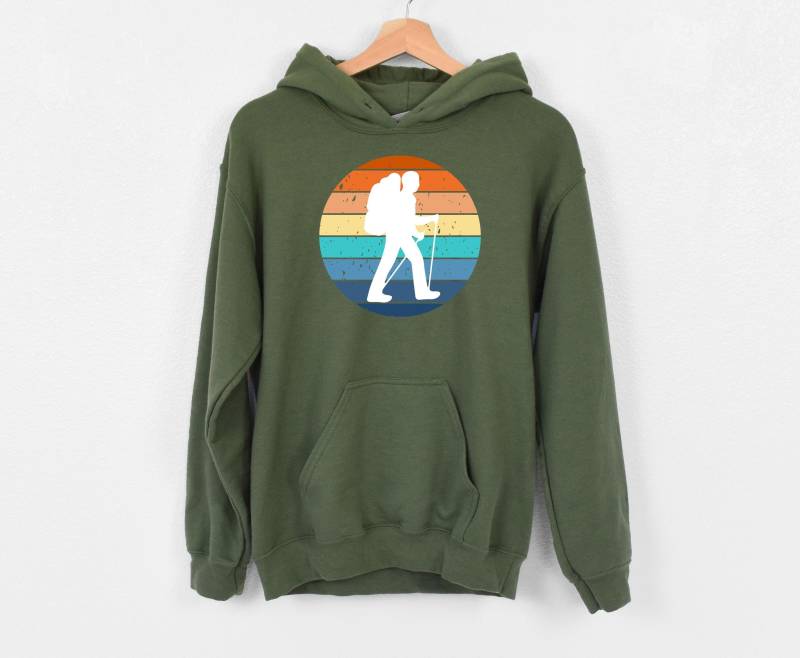 Rainbow Man Hoodie, Stilvoller Wander Hoodie Für Naturliebhaber, Tolles Urlaubsgeschenk Outdoor-Abenteurer von LittleSummitShop